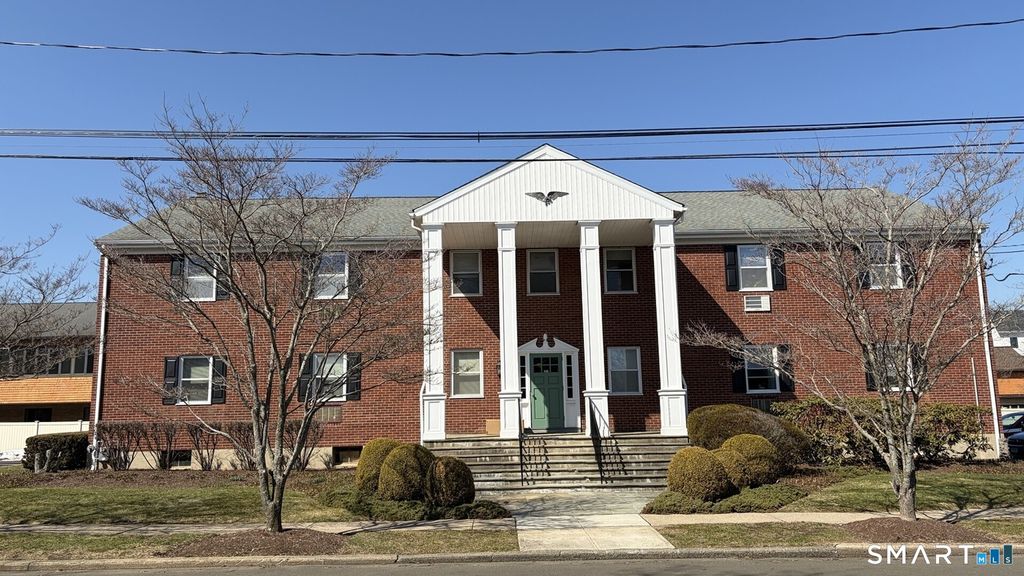 Photo of 261 Millard Street #5B, Fairfield, CT 06824 (MLS # 24158527)