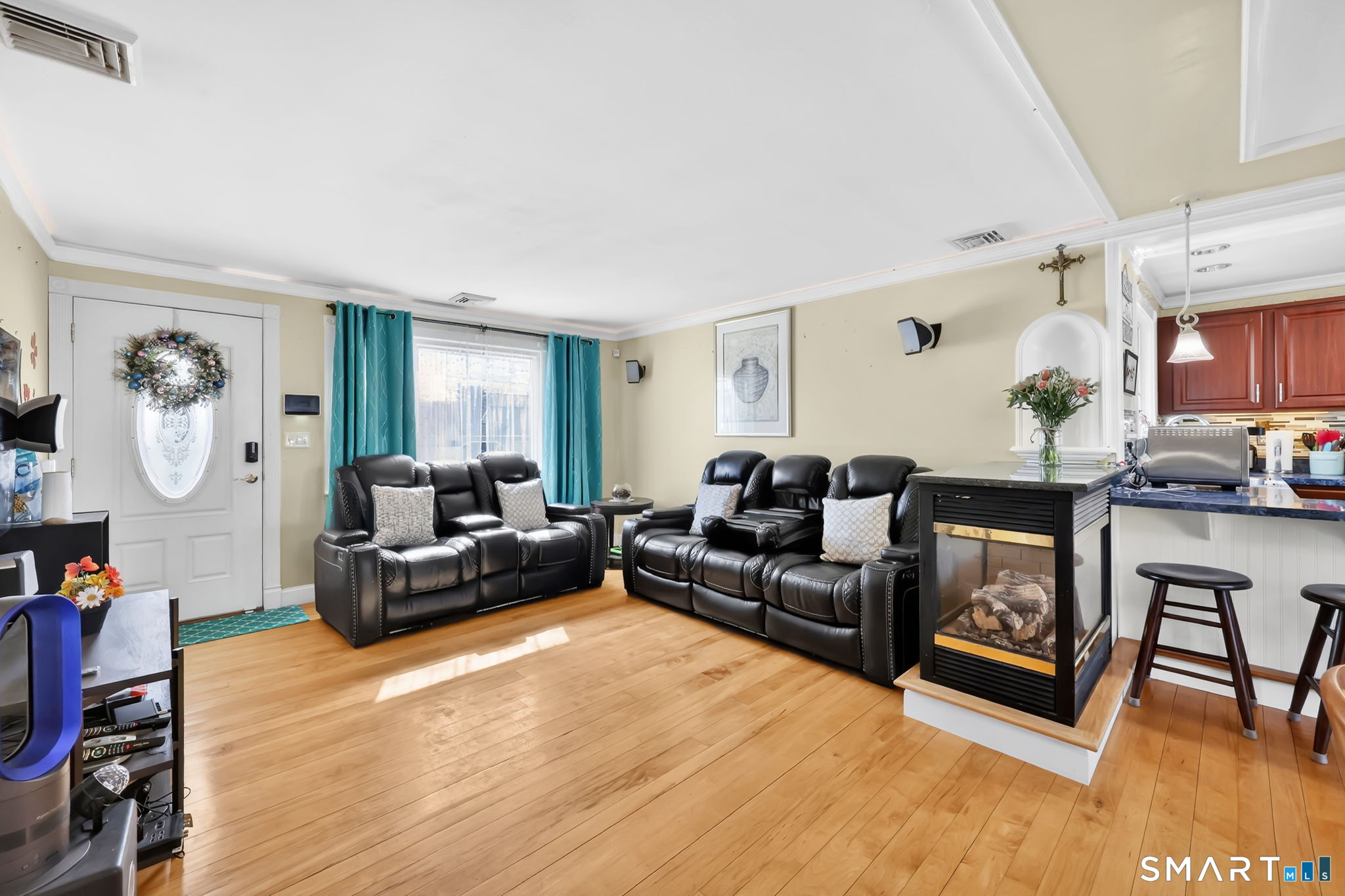 25 Montano Road