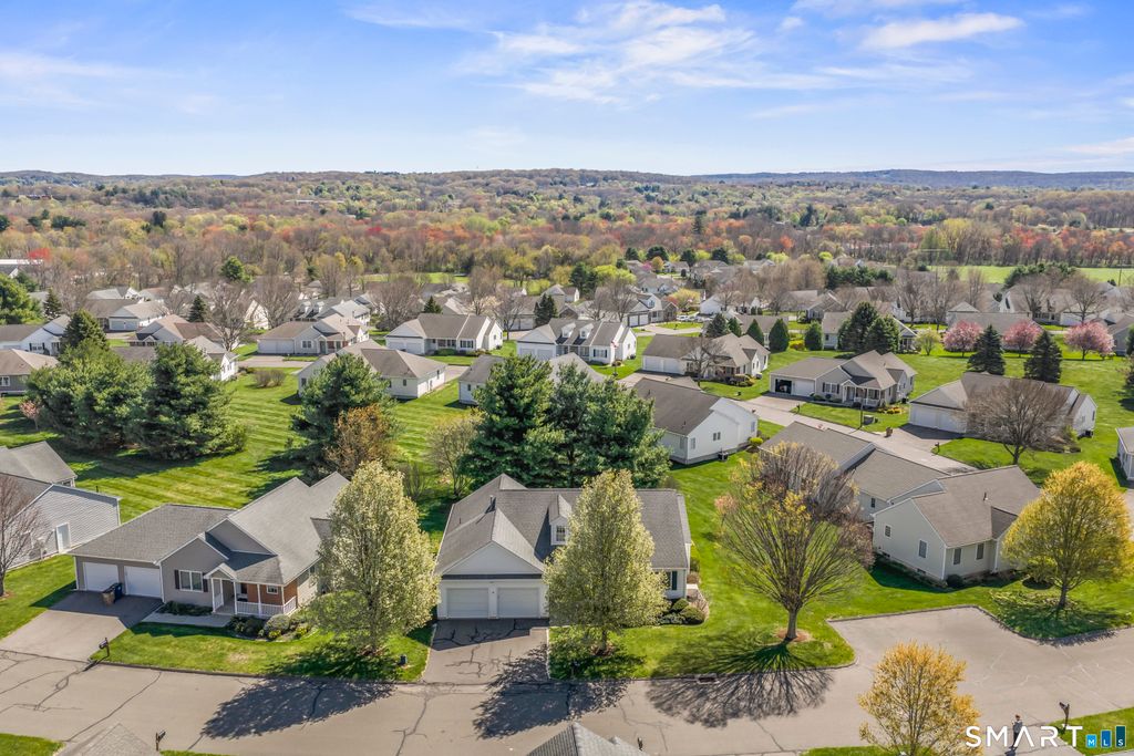 Photo of 14 Oakview Place #14, Vernon, CT 06066 (MLS # 24169576)