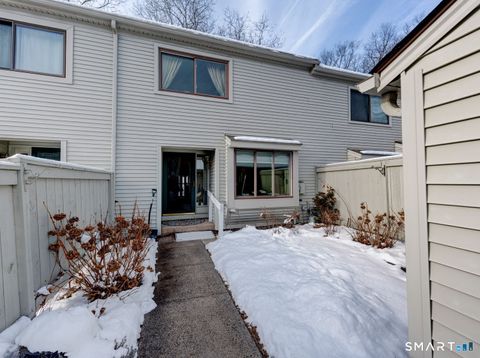 Photo of 128 Farmington Chase Crescent #128, Farmington, CT 06032 (MLS # 24148166)