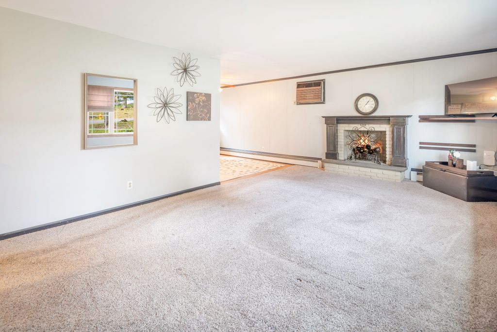 Photo of 79 Fieldstone Road, Waterbury, CT 06704 (MLS # 24142791)