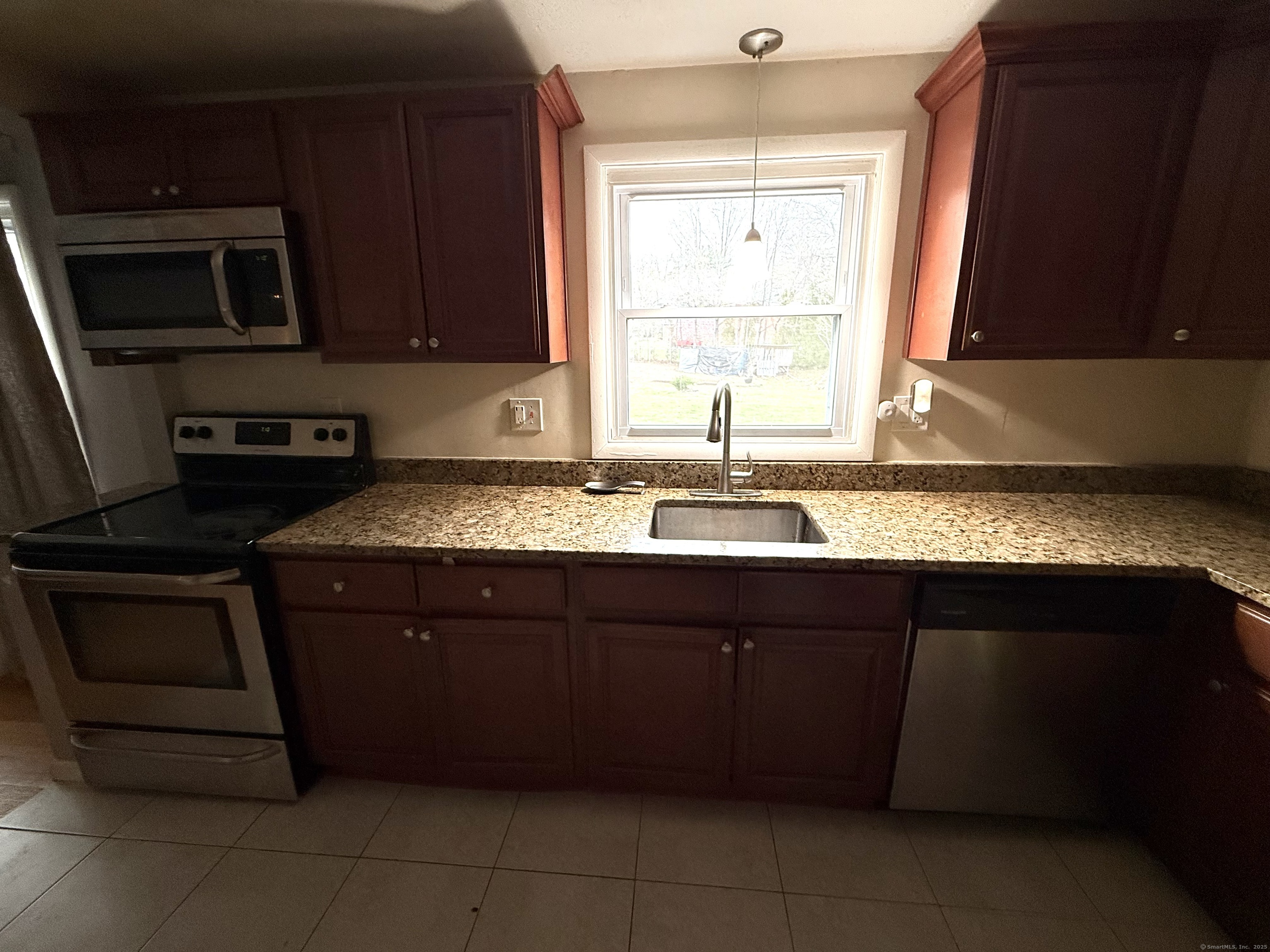 74 Robin Road, Windsor, Connecticut image 6