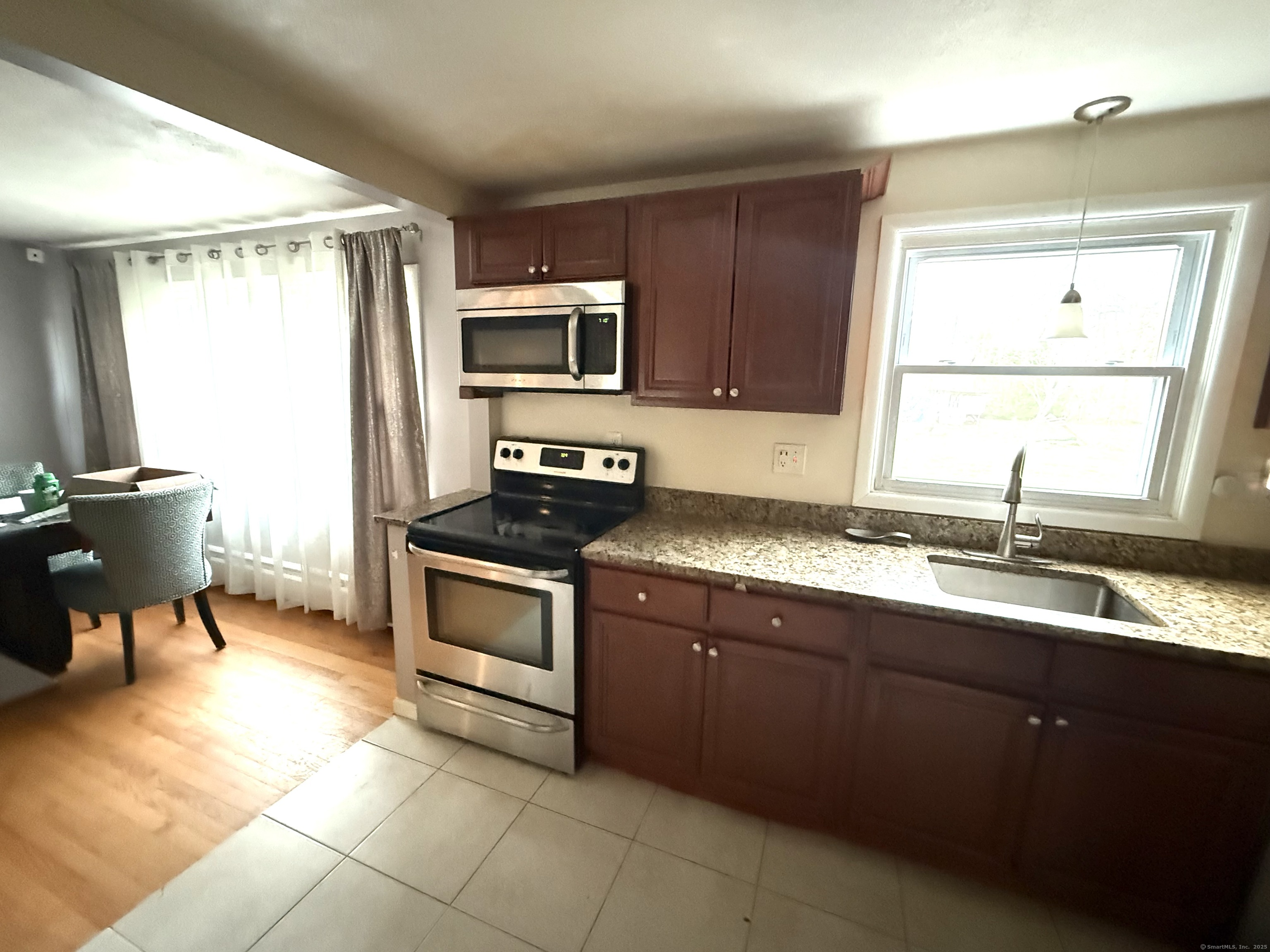 74 Robin Road, Windsor, Connecticut image 5