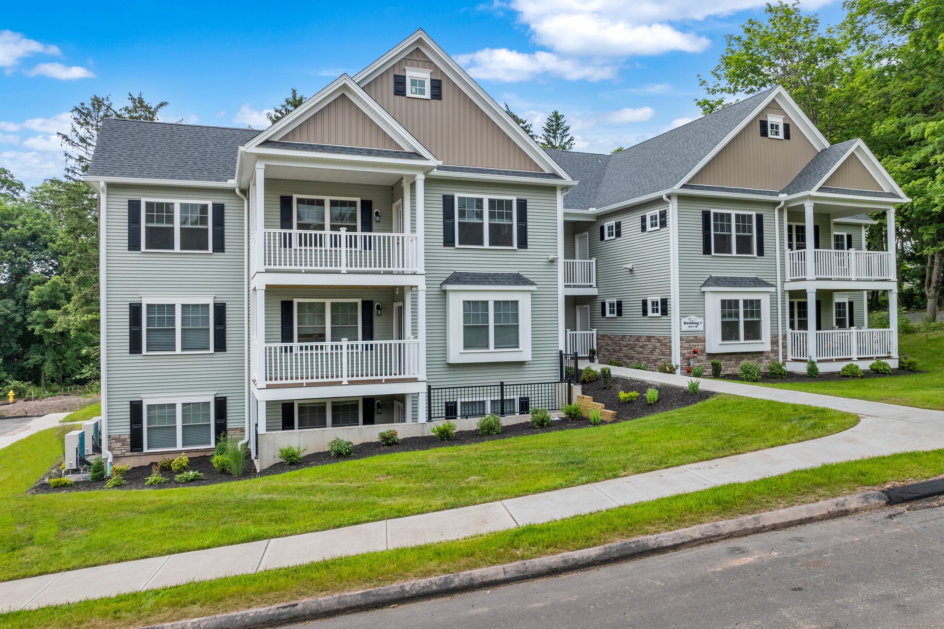 Rental Property at 64 E Mitchell Avenue 30, Cheshire, Connecticut - Bedrooms: 2 
Bathrooms: 1 
Rooms: 4  - $1,815 MO.