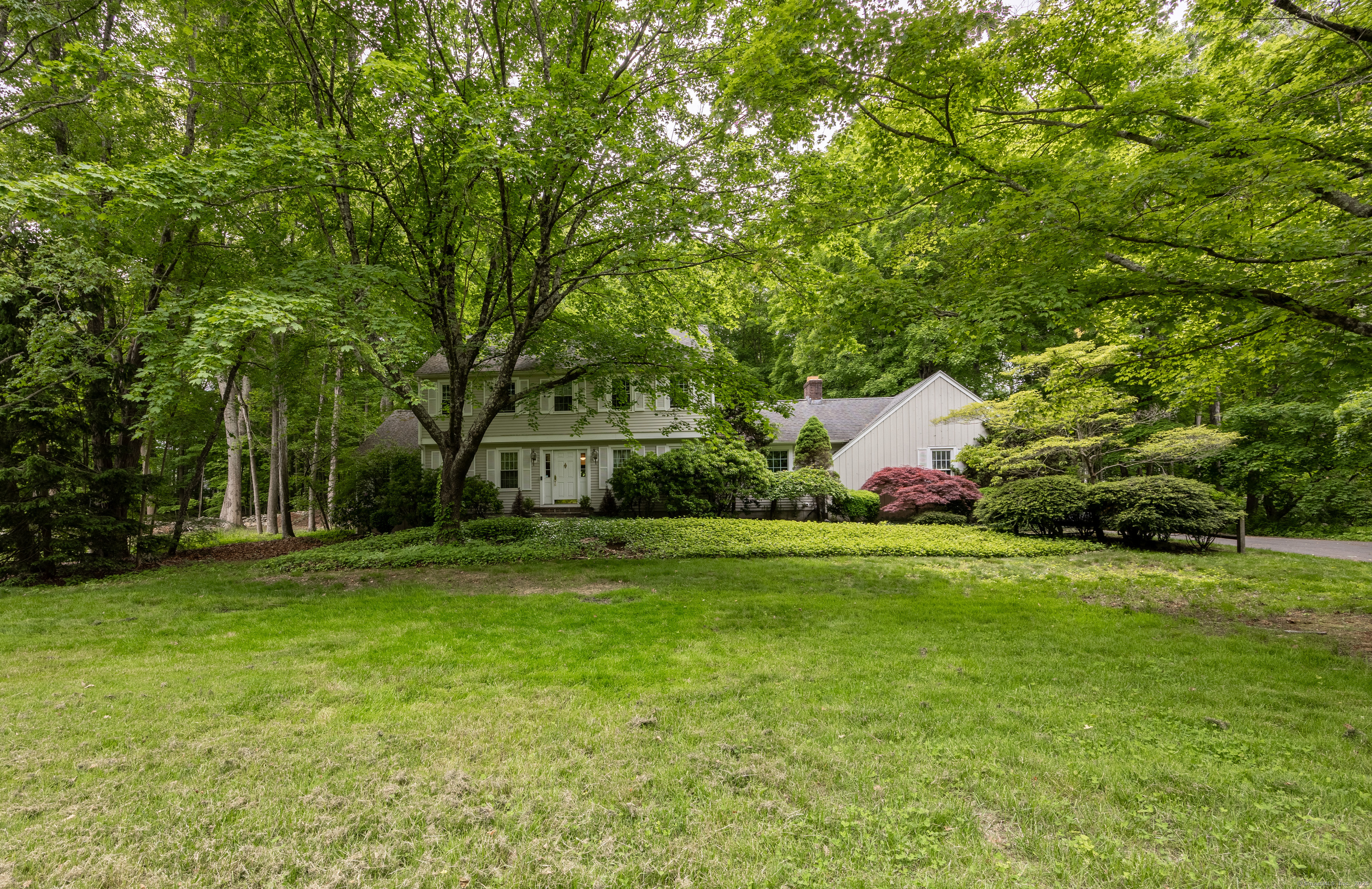 Stonehedge Lane, Guilford, Connecticut - 4 Bedrooms  
4 Bathrooms  
9 Rooms - 