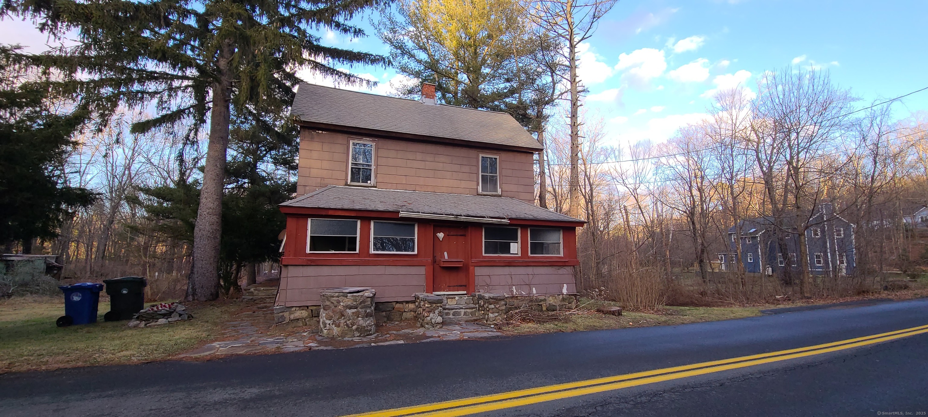 Loehr Road, Tolland, Connecticut - 2 Bedrooms  
1 Bathrooms  
6 Rooms - 