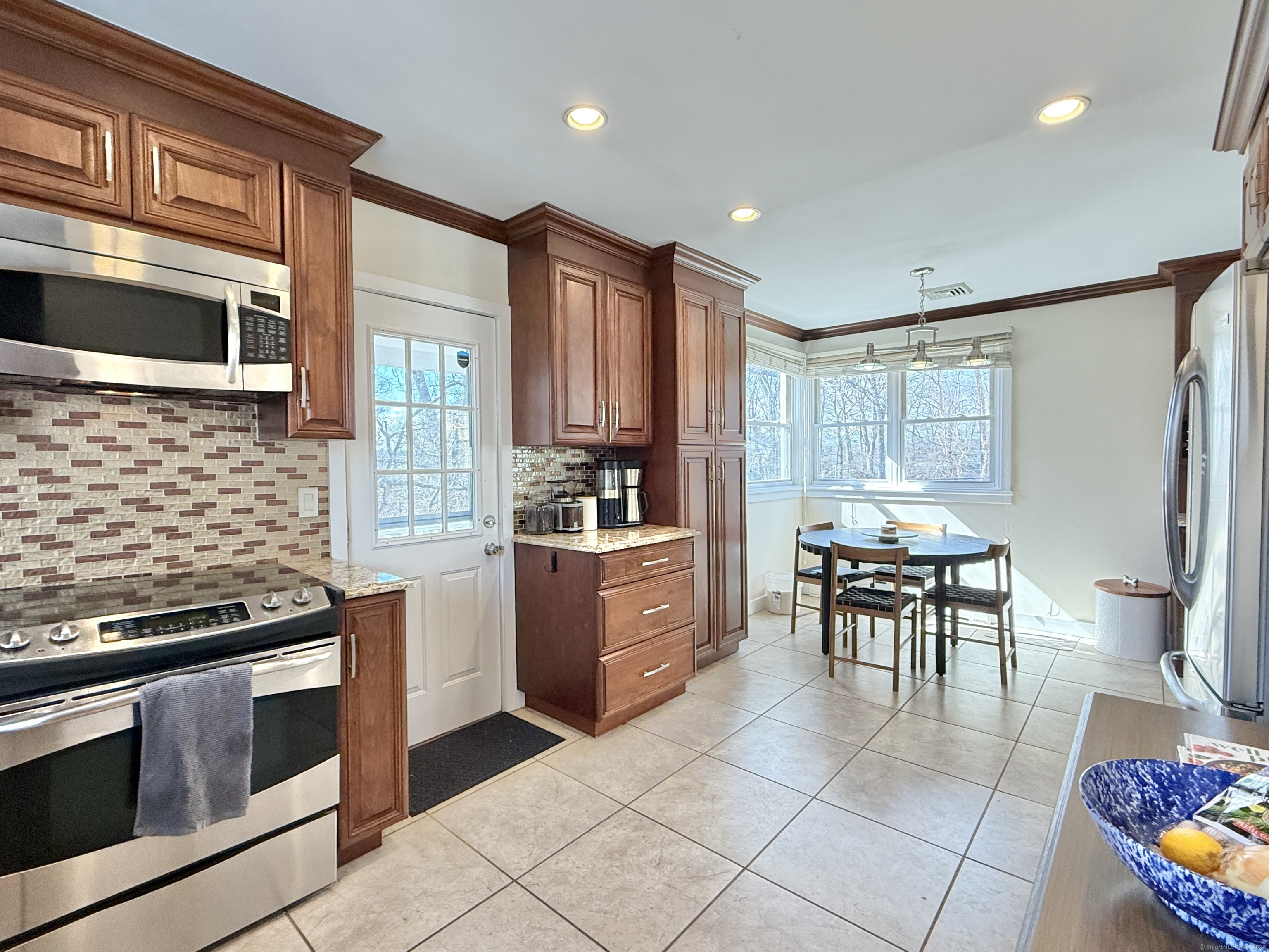 18 Deacon Hill Road, Stamford, Connecticut image 11
