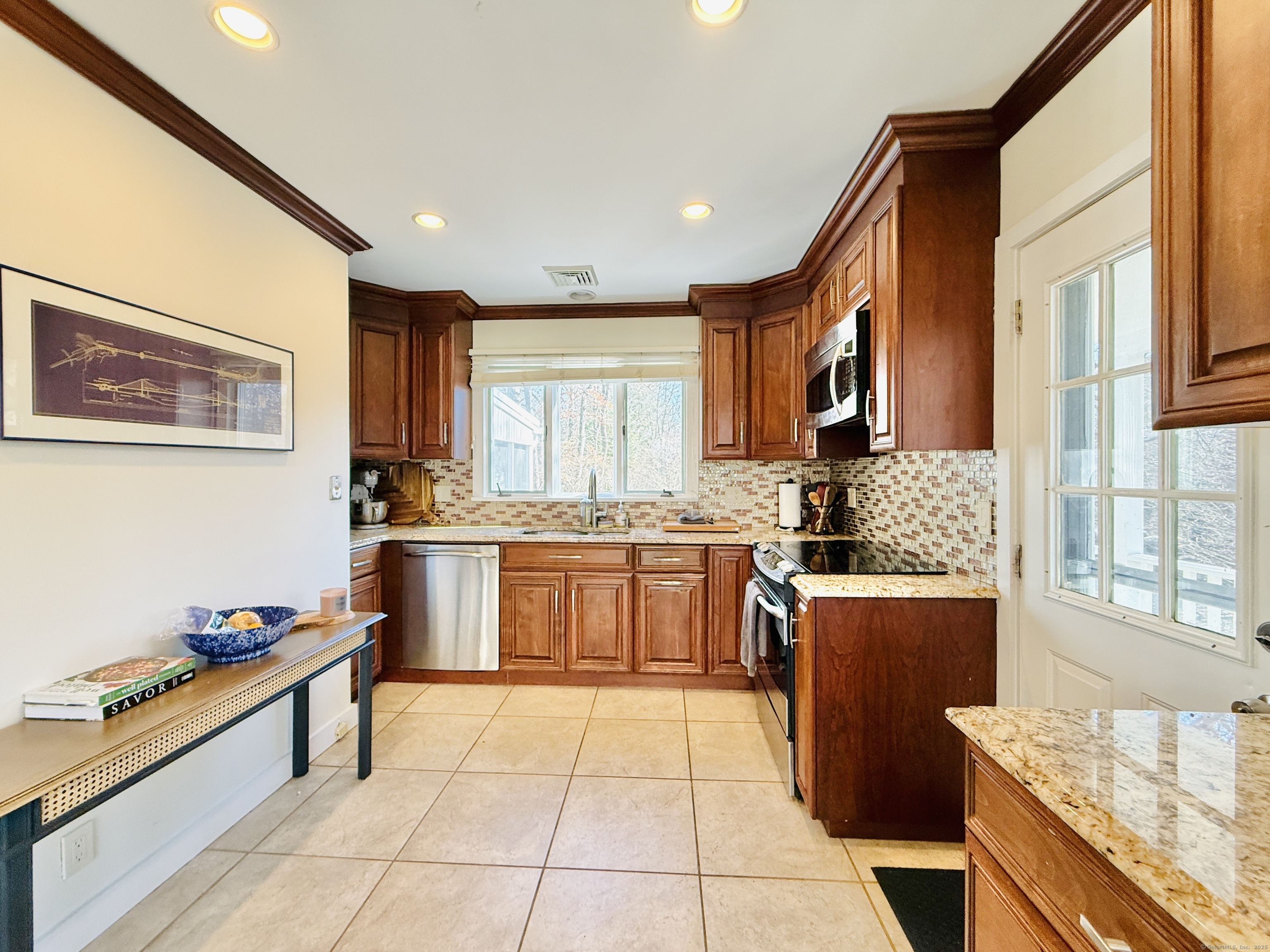 18 Deacon Hill Road, Stamford, Connecticut image 10