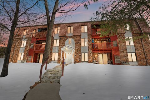 Photo of 15 Woodsedge Drive #APT 5C, Newington, CT 06111 (MLS # 24153997)