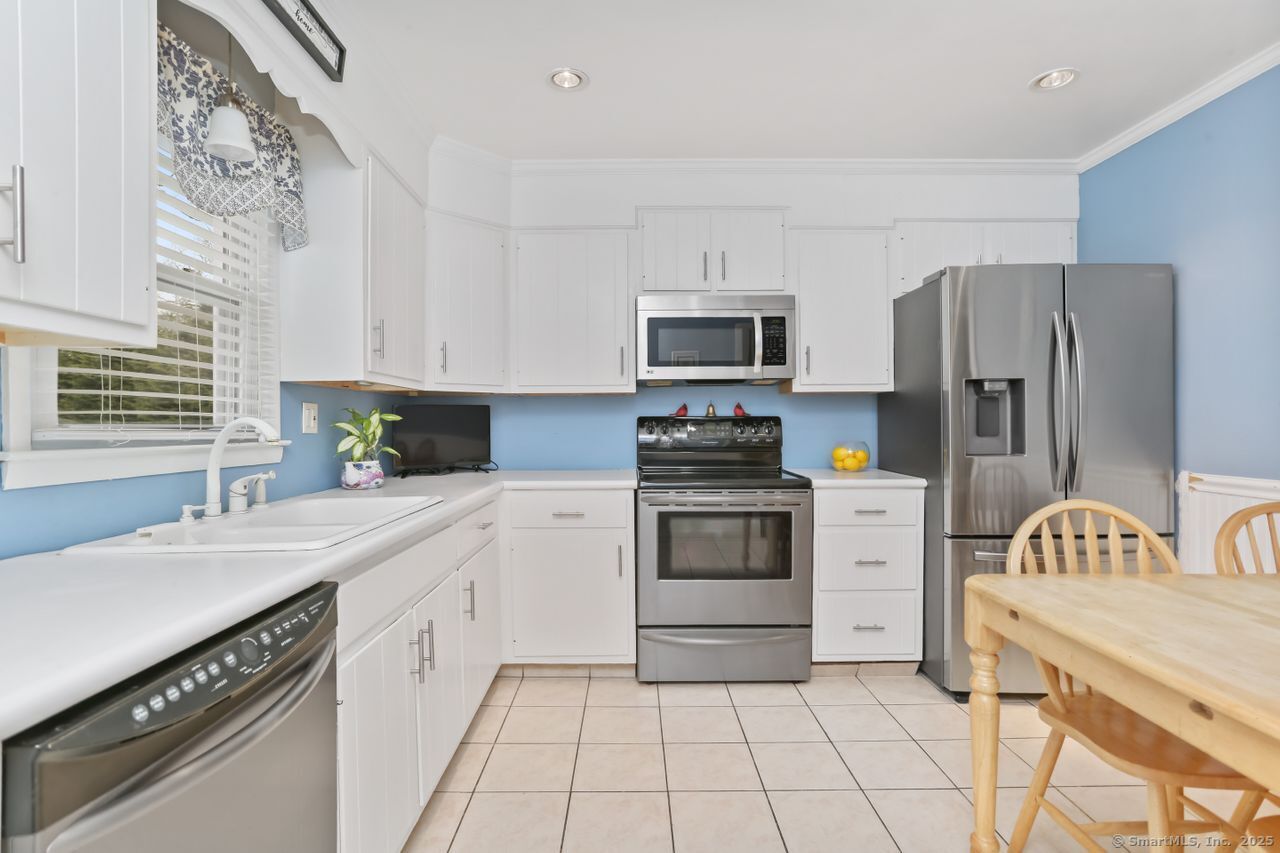 98 W Lake Road, Trumbull, Connecticut image 9