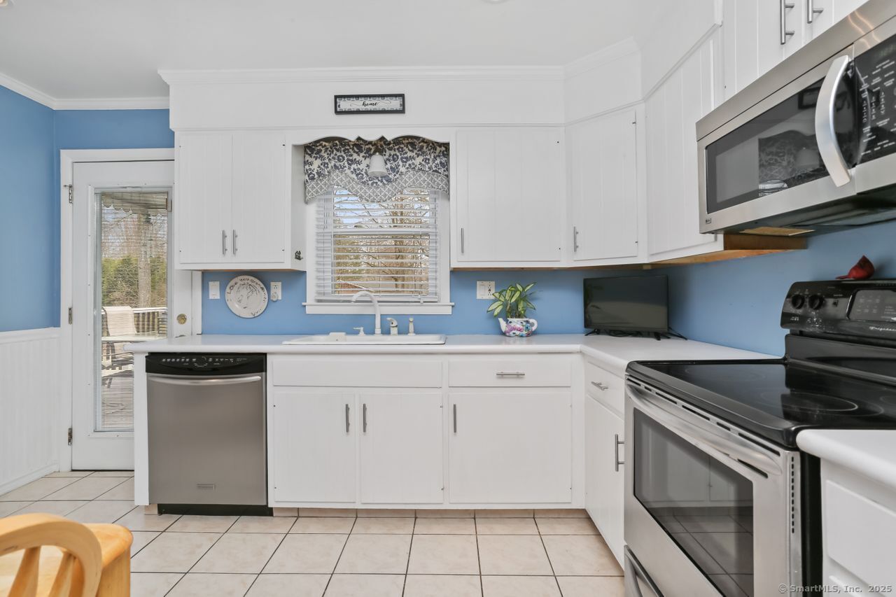 98 W Lake Road, Trumbull, Connecticut image 10