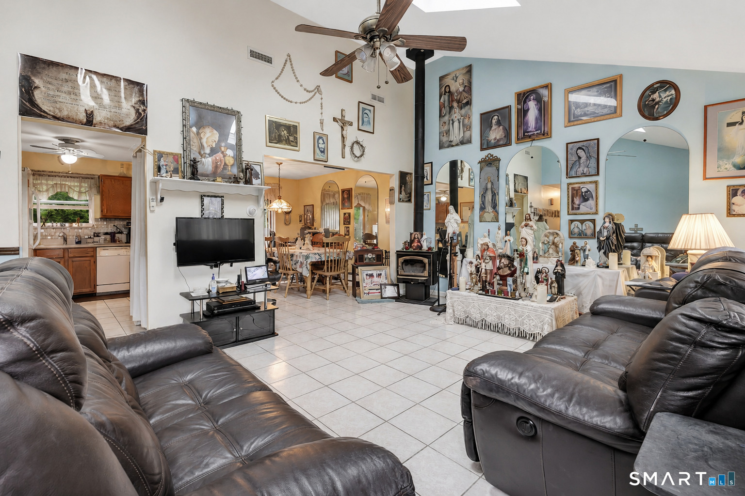 123 River Road