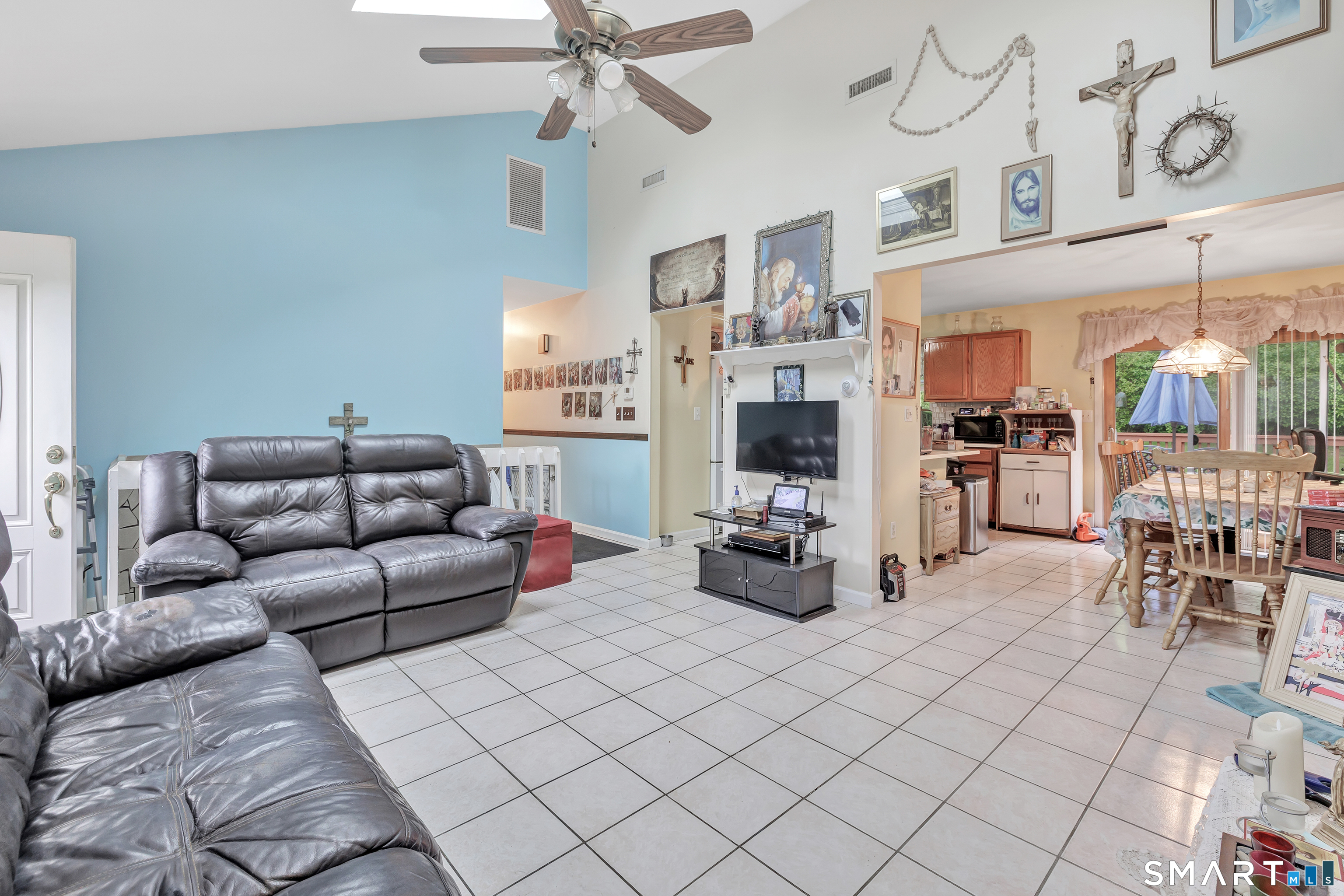 123 River Road