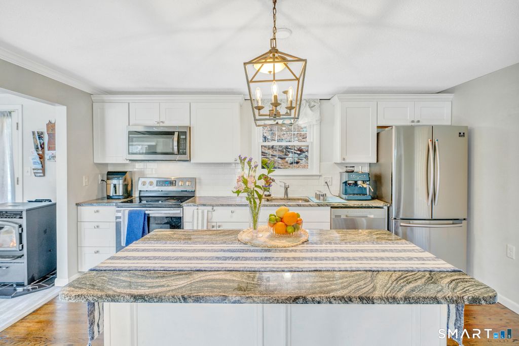 Photo of 140 Devonwood Drive, Waterbury, CT 06708 (MLS # 24164284)