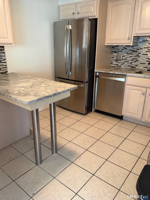 Tiny photo for 85 Harbour Close #85, New Haven, CT 06519 (MLS # 24201223)
