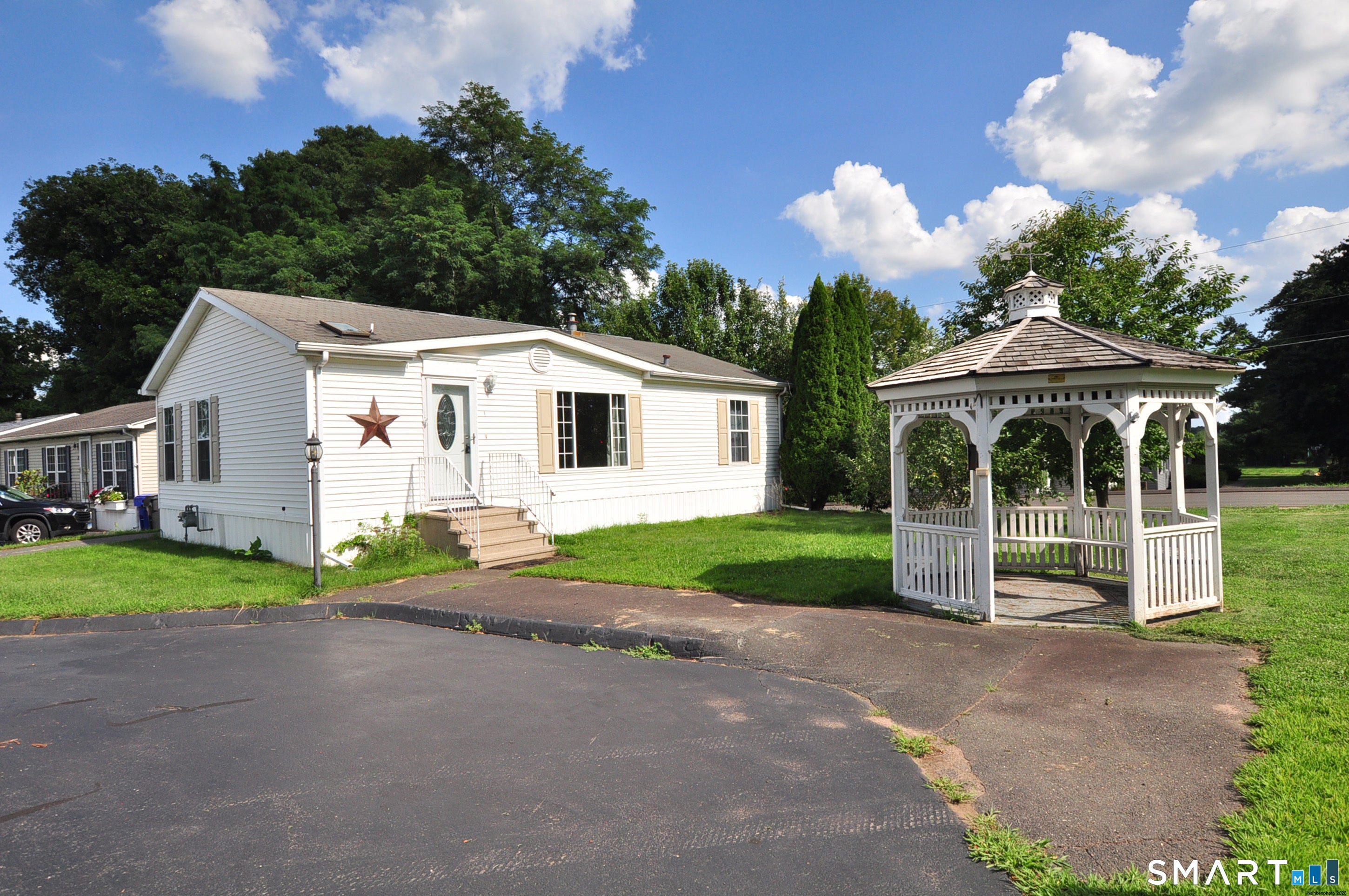 1 Laurel Circle