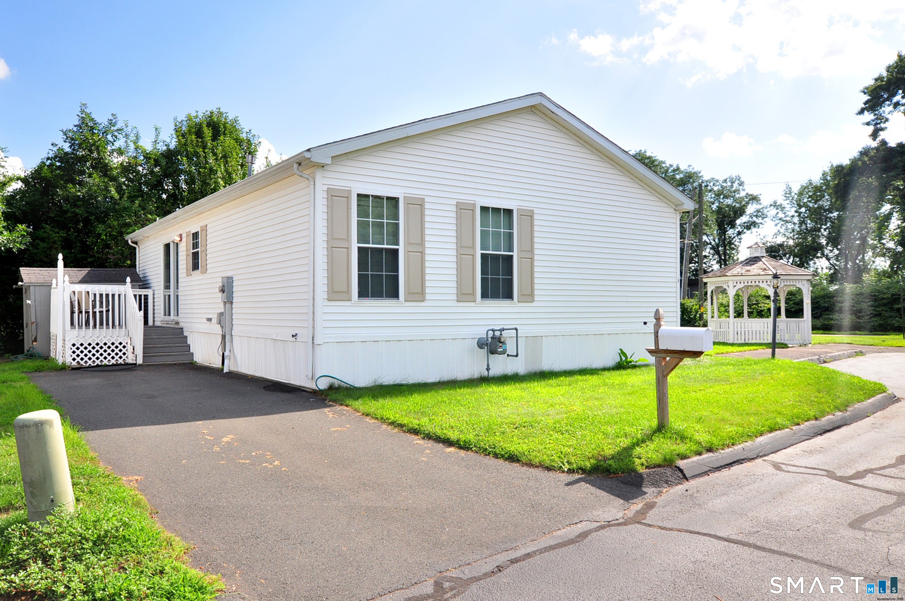 1 Laurel Circle
