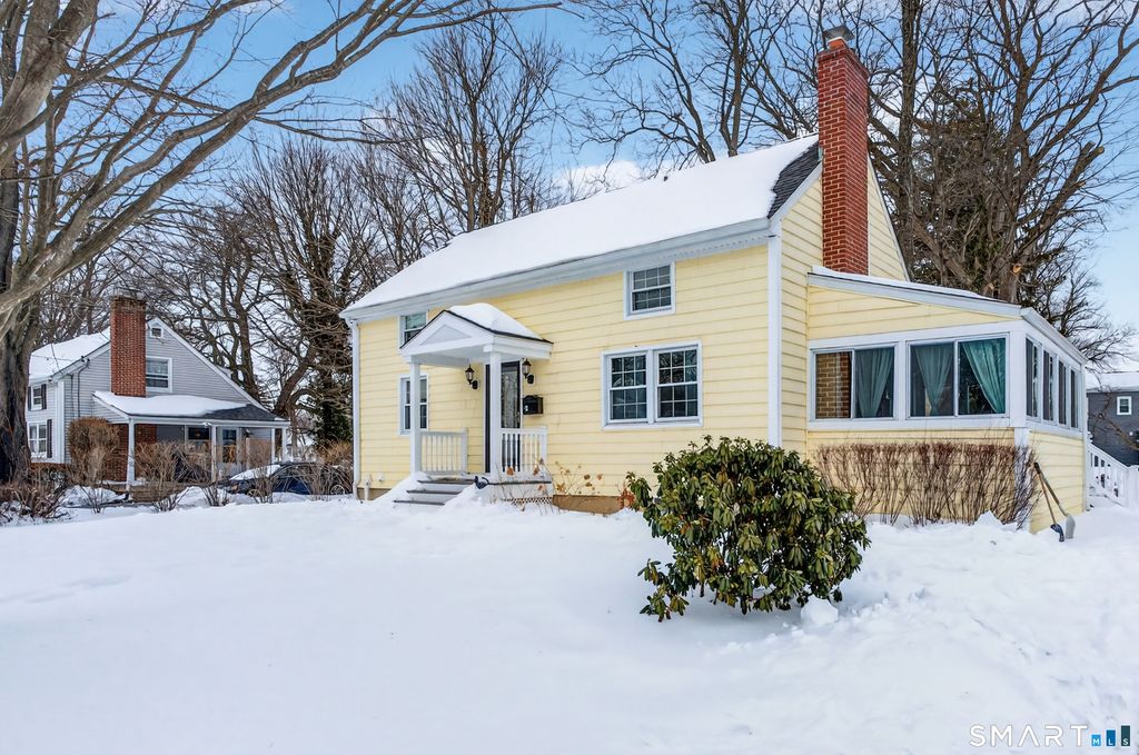 Photo of 8 Michael Street, Norwalk, CT 06854 (MLS # 24150514)