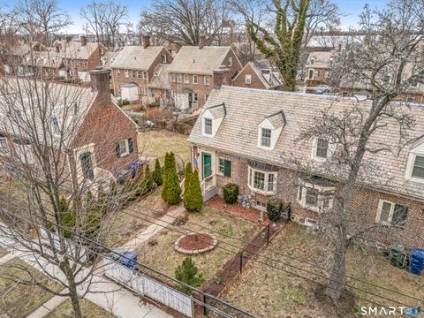 Photo of 16 Cole Street, Bridgeport, CT 06604 (MLS # 24161077)