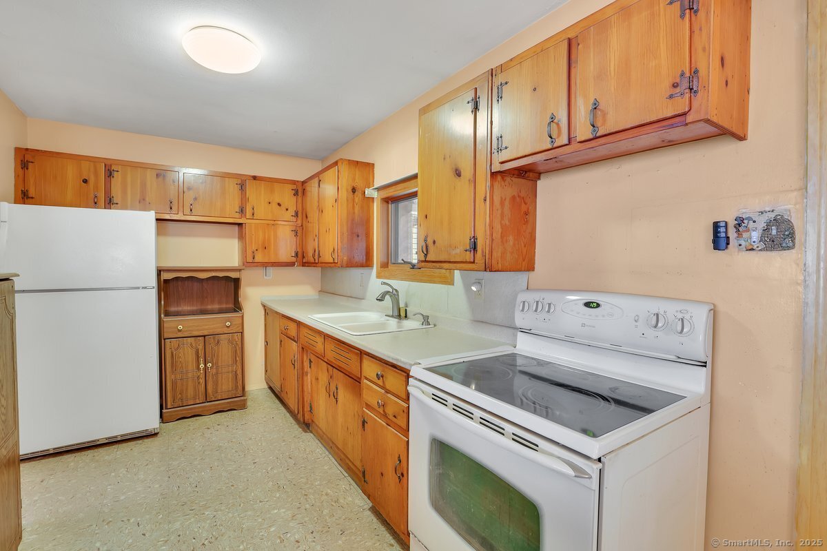 32 Birch Tree Road, Plainville, Connecticut image 10