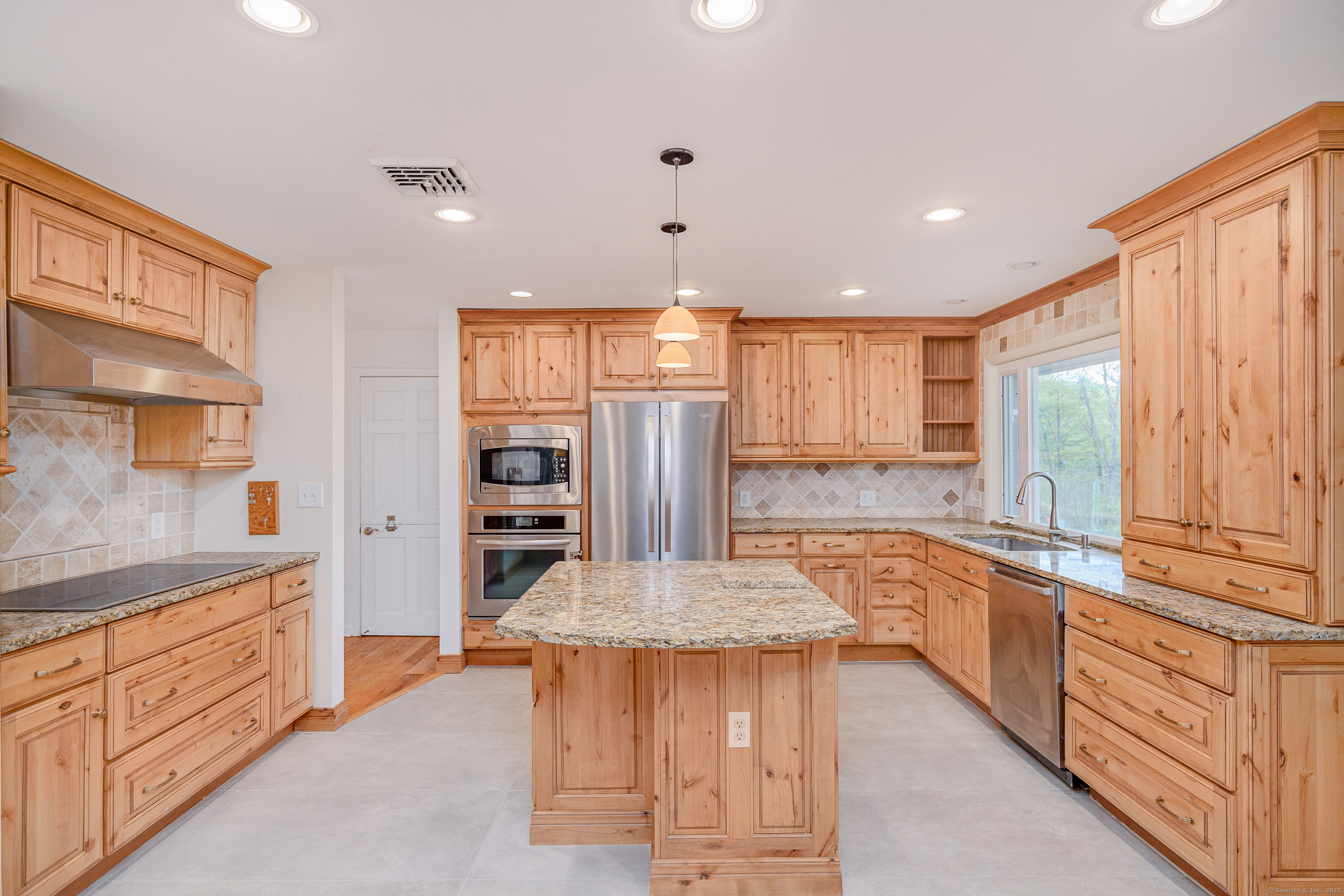 7 Maplecrest Drive, Danbury, Connecticut image 6