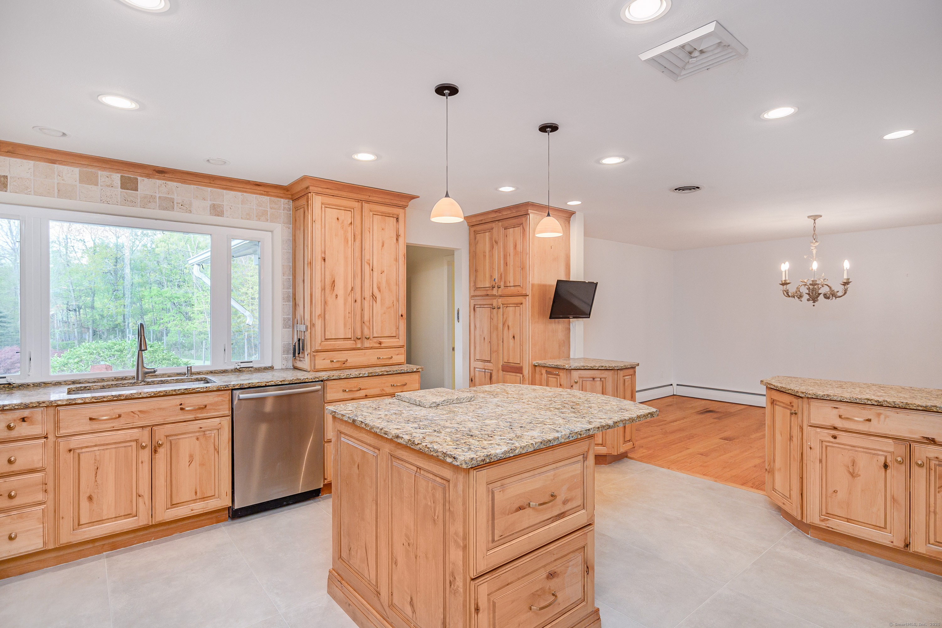 7 Maplecrest Drive, Danbury, Connecticut image 8