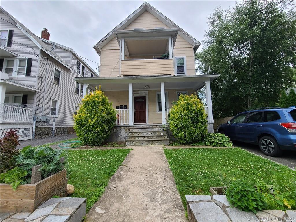 Midland Street 2nd Fl, Bridgeport, Connecticut - 2 Bedrooms  
1 Bathrooms  
4 Rooms - 