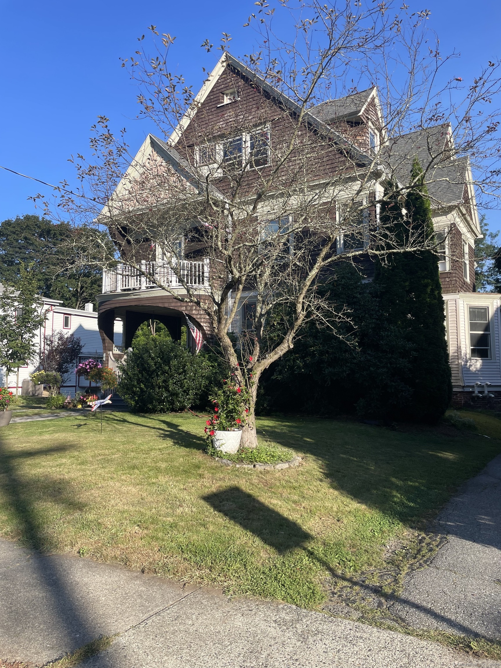 51 Broad Street, Norwich, Connecticut - 3 Bedrooms  
1 Bathrooms  
6 Rooms - 