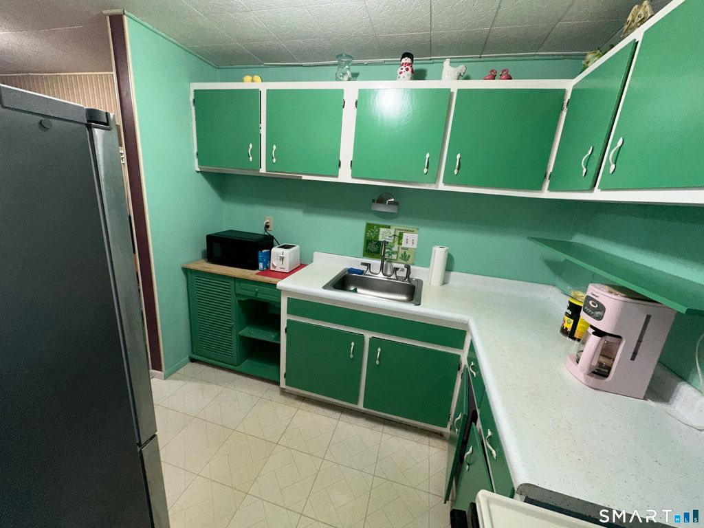 Photo of 308 Meadowside Road #APT 311, Milford, CT 06460 (MLS # 24147693)