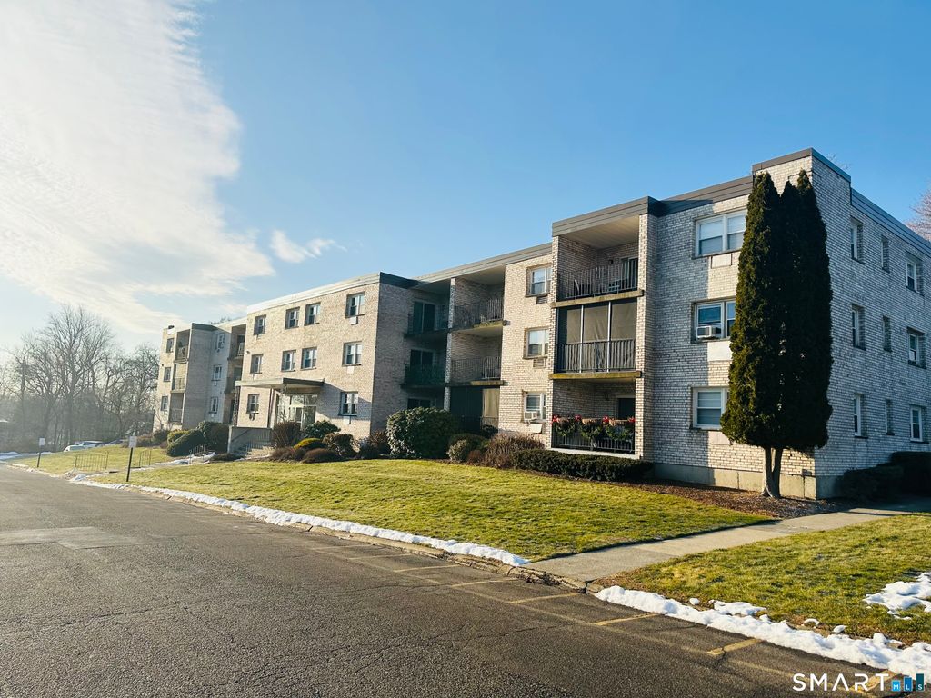 Photo of 308 Meadowside Road #APT 311, Milford, CT 06460 (MLS # 24147693)