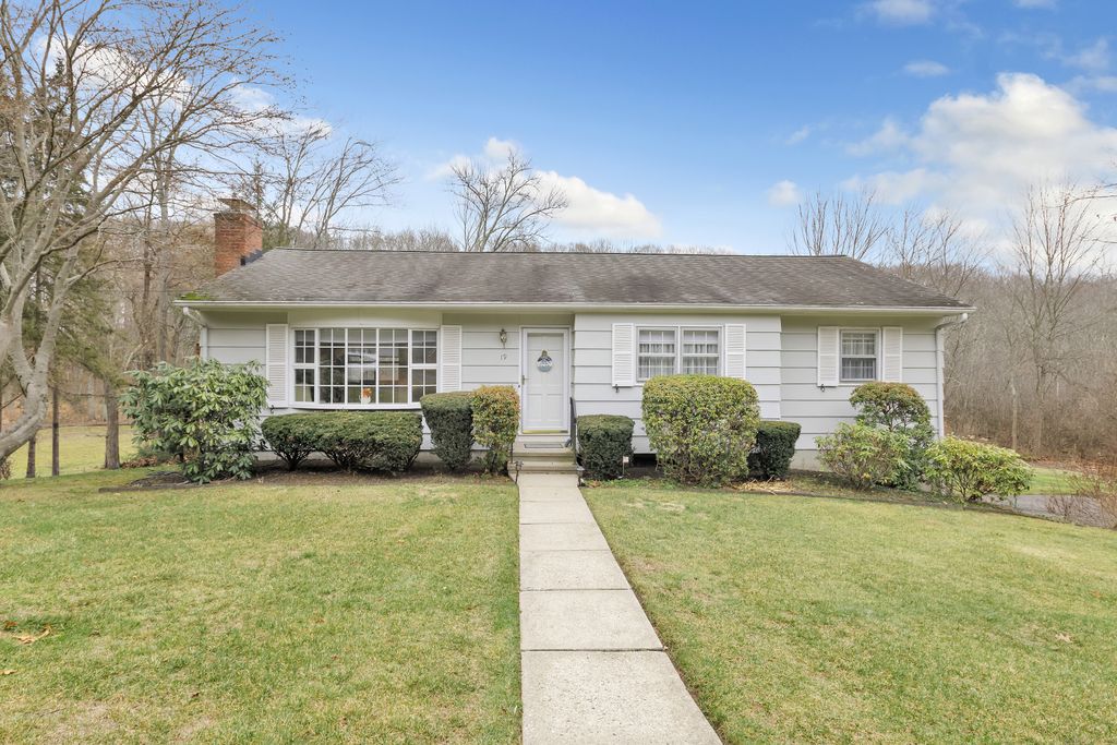 Photo of 19 Robin Lane, Shelton, CT 06484 (MLS # 24133224)