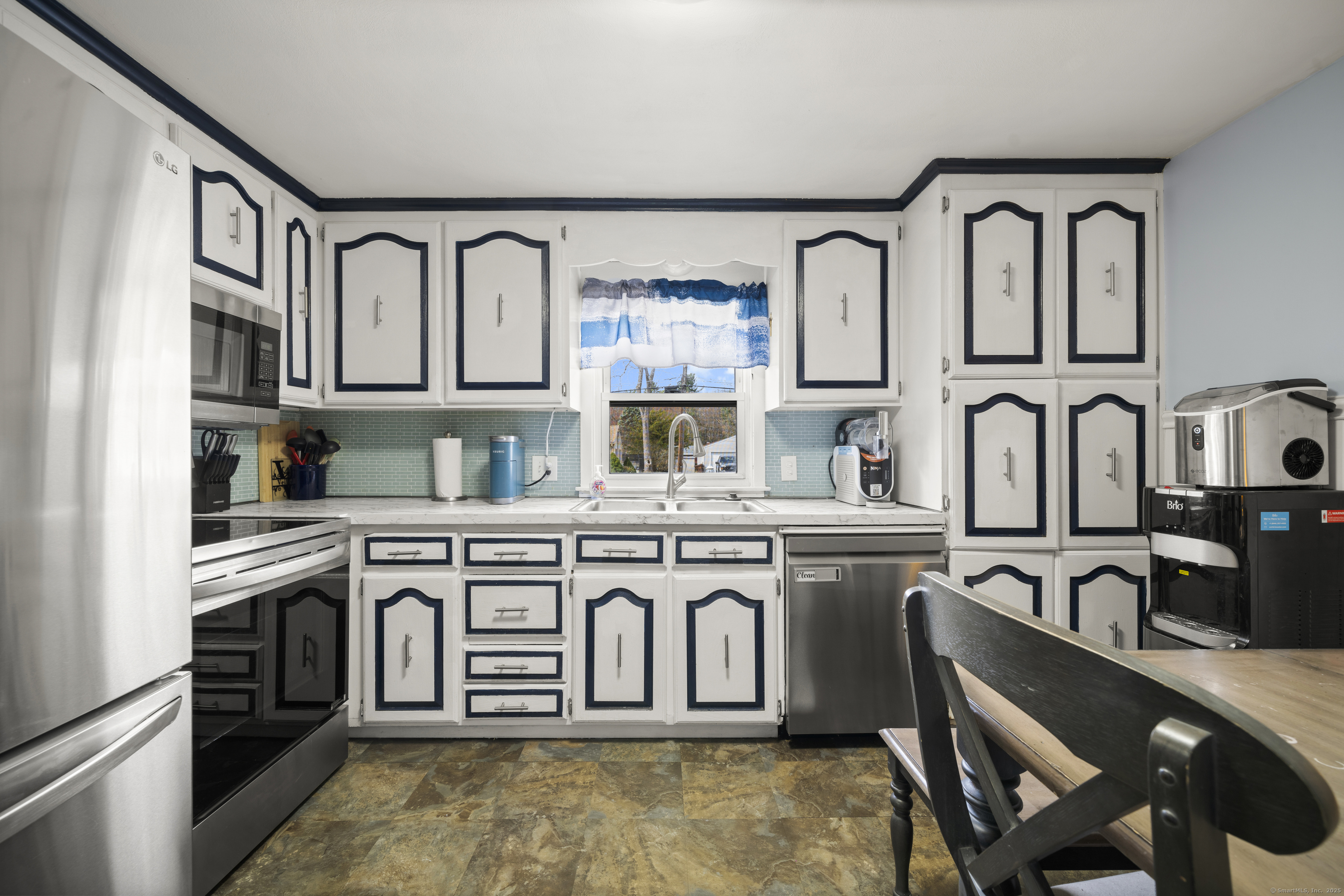 23 Glen Oak Drive, Enfield, Connecticut image 10