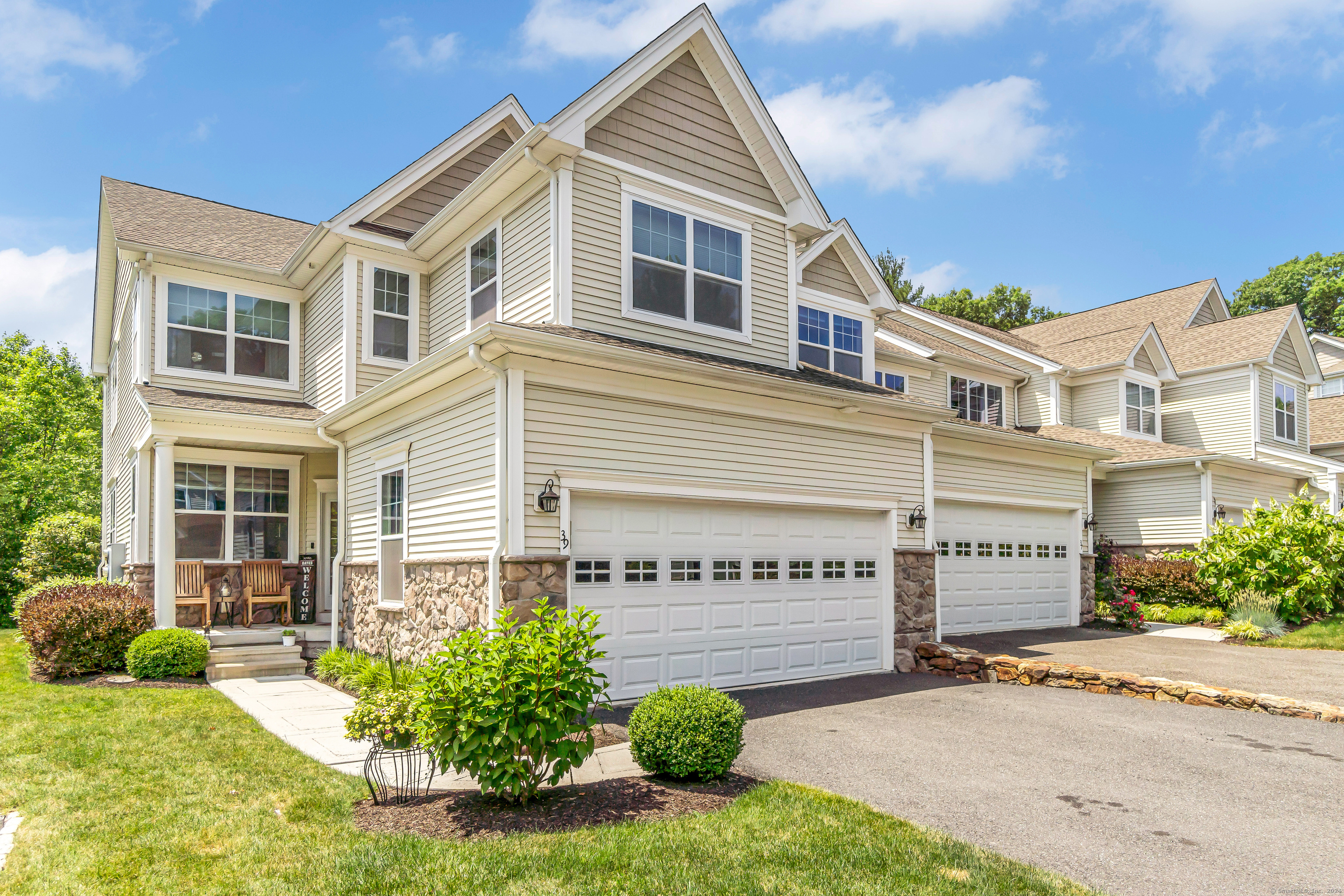 Property for Sale at Ridgewood Drive 39, Middlebury, Connecticut - Bedrooms: 3 
Bathrooms: 3 
Rooms: 7  - $560,000