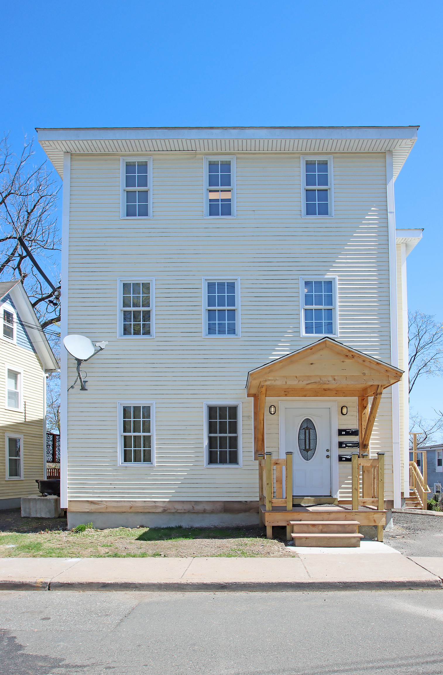 Property for Sale at Burr Avenue, Middletown, Connecticut - Bedrooms: 6 
Bathrooms: 3 
Rooms: 12  - $439,000