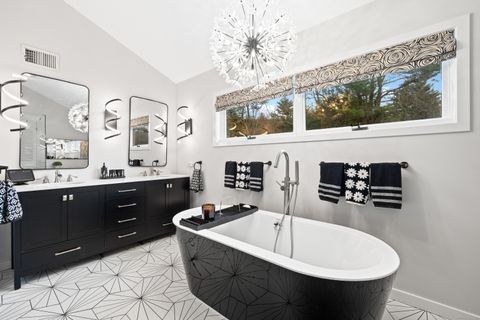 Tiny photo for 11 Brenthaven #11, Avon, CT 06001 (MLS # 24148477)