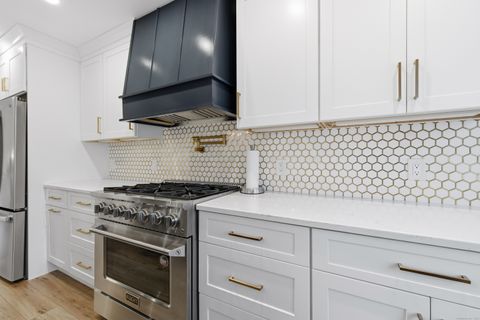 Tiny photo for 11 Brenthaven #11, Avon, CT 06001 (MLS # 24148477)