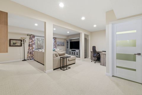 Tiny photo for 11 Brenthaven #11, Avon, CT 06001 (MLS # 24148477)