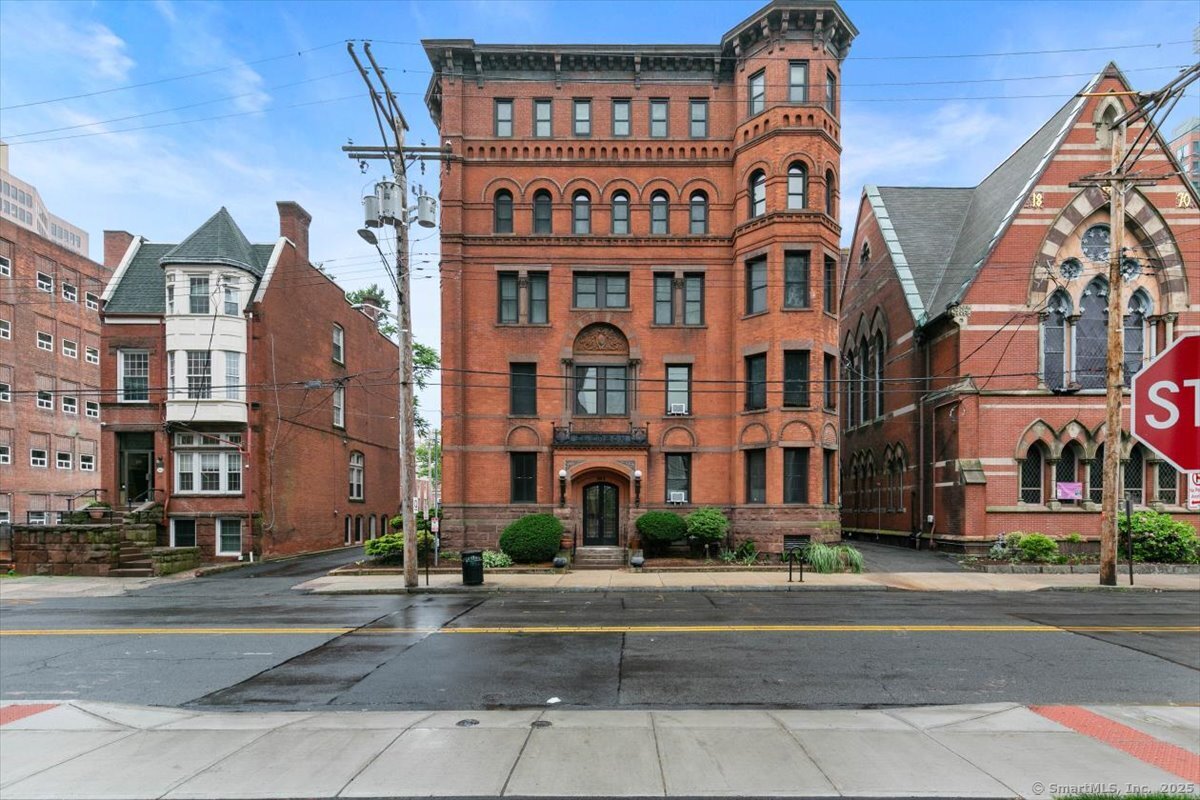 Orange Street 202, New Haven, Connecticut - 2 Bedrooms  
1 Bathrooms  
5 Rooms - 