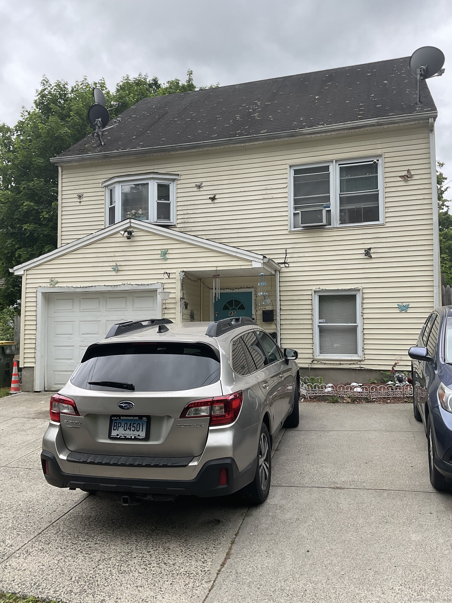 Property for Sale at Ludlow Street, Waterbury, Connecticut - Bedrooms: 5 
Bathrooms: 3 
Rooms: 10  - $269,000
