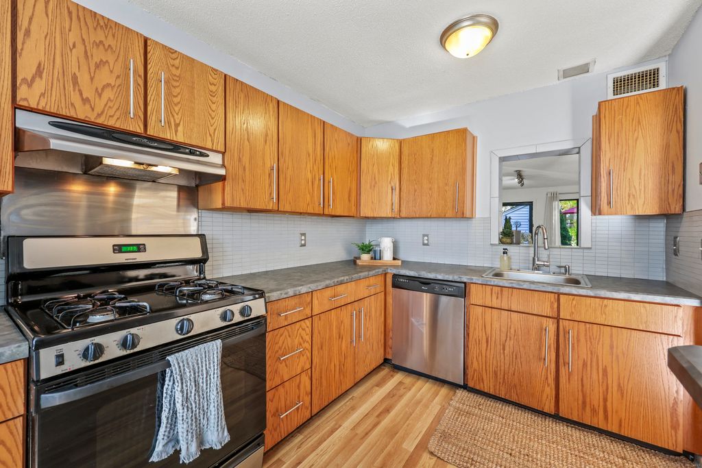Photo of 5 Staunton Court #APT A, Farmington, CT 06032 (MLS # 24133744)