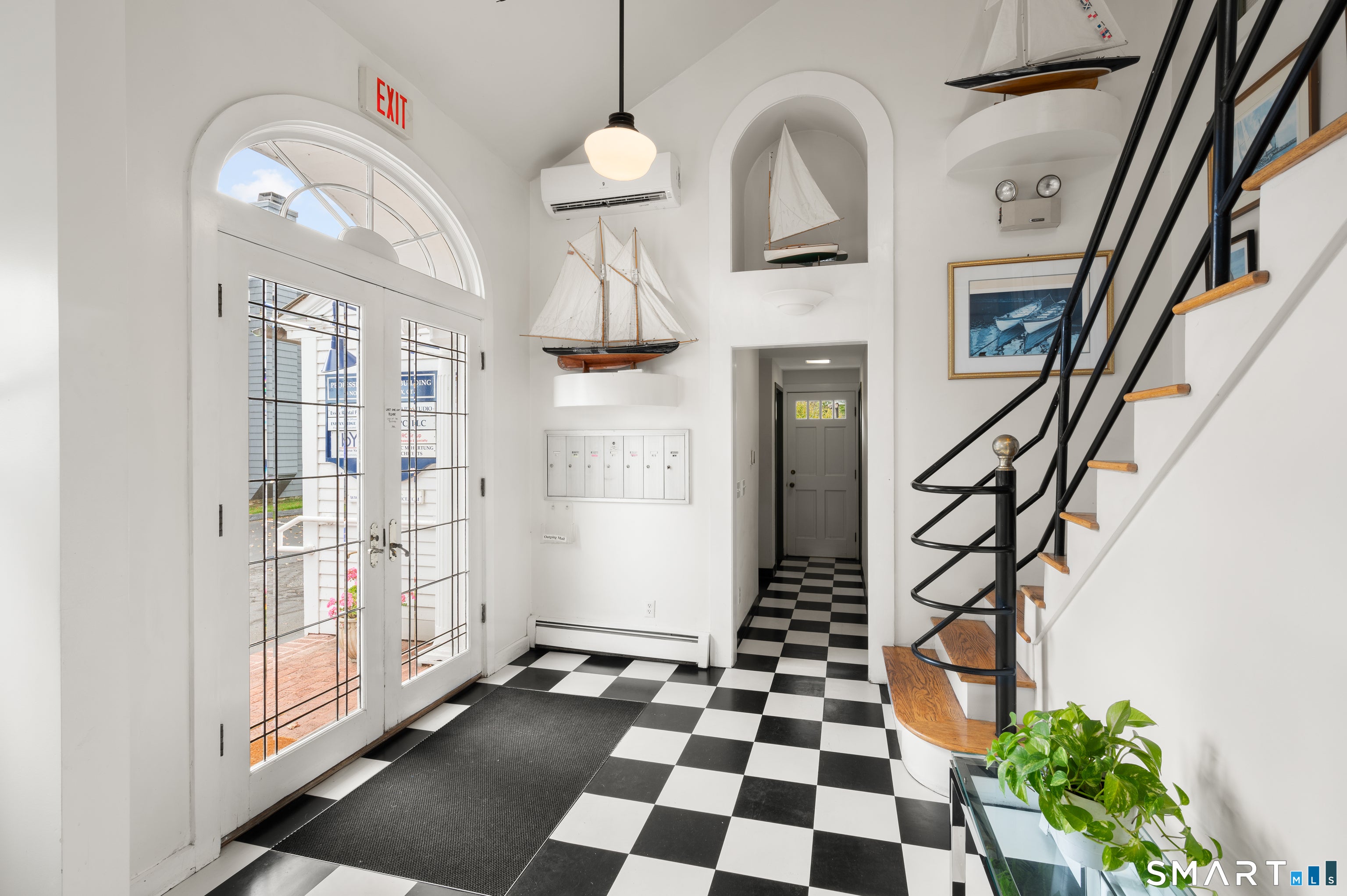 8 Novelty Lane 8