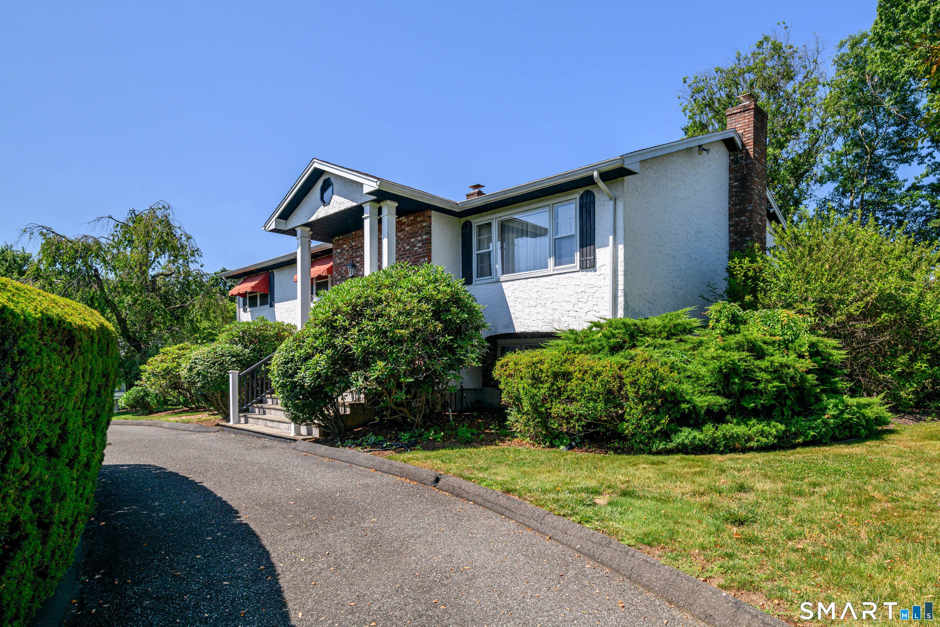10 Rolf Drive