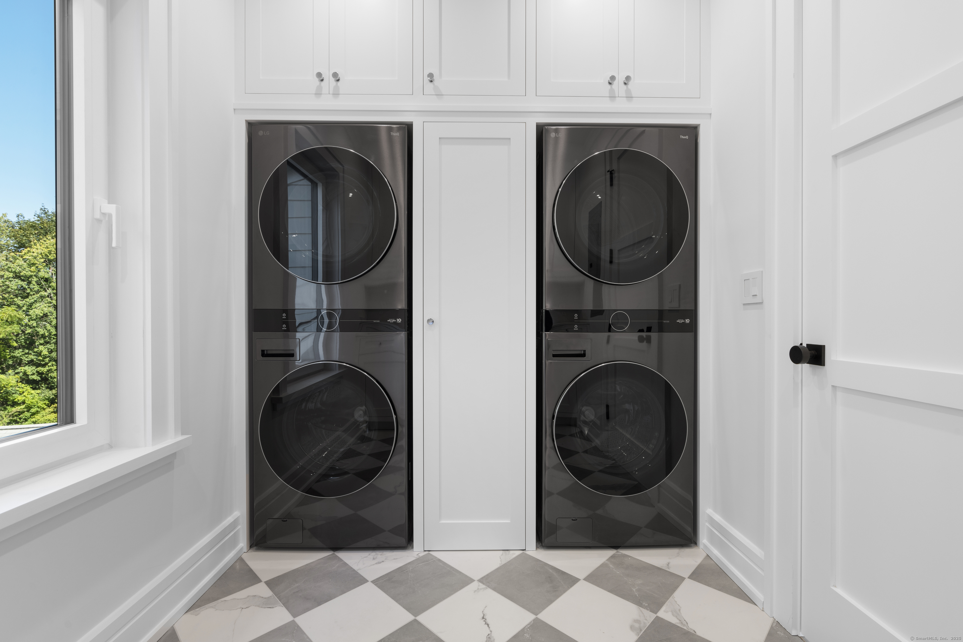 Darien, Connecticut 06820, United States, 5 Bedrooms Bedrooms, ,5 BathroomsBathrooms,Residential,Active,235485