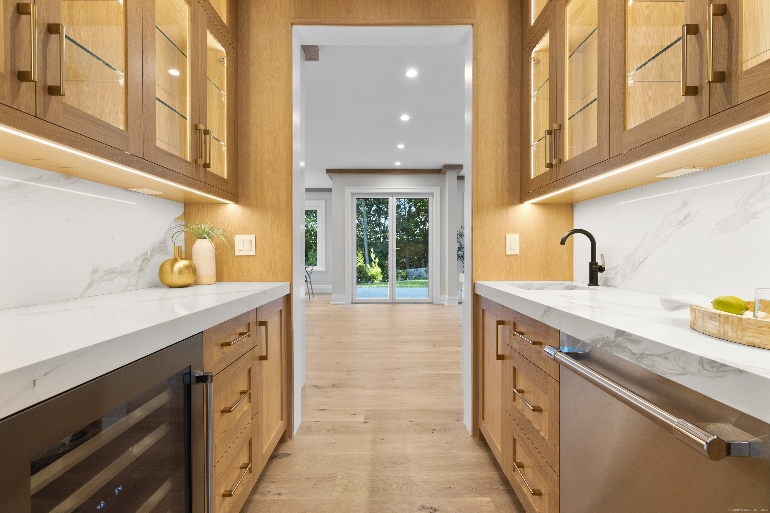 Darien, Connecticut 06820, United States, 5 Bedrooms Bedrooms, ,5 BathroomsBathrooms,Residential,Active,235485