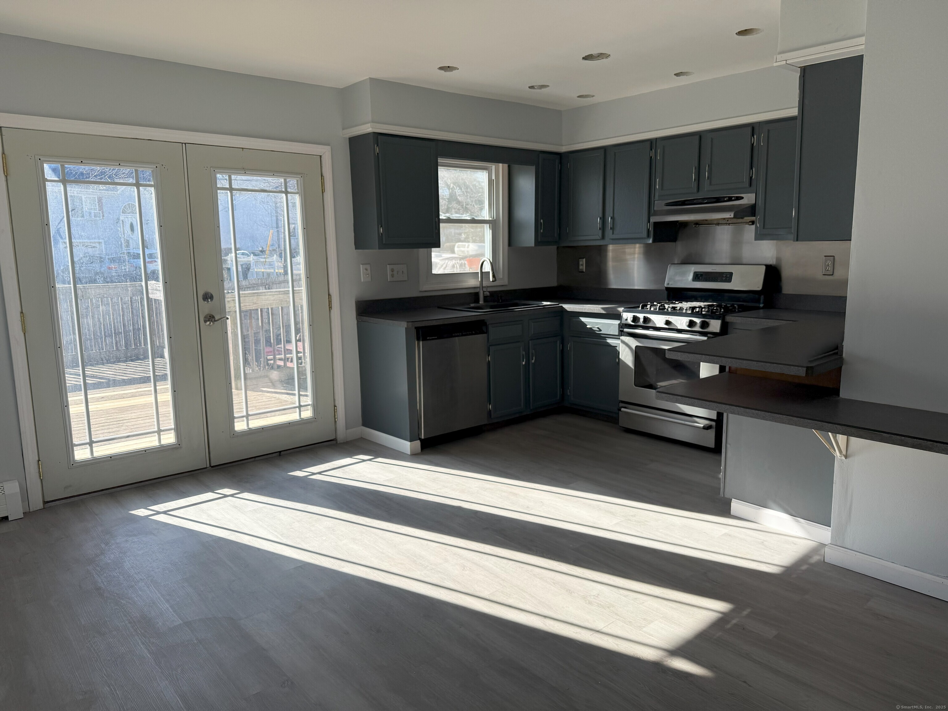 385 Pond Street, Bridgeport, Connecticut image 2