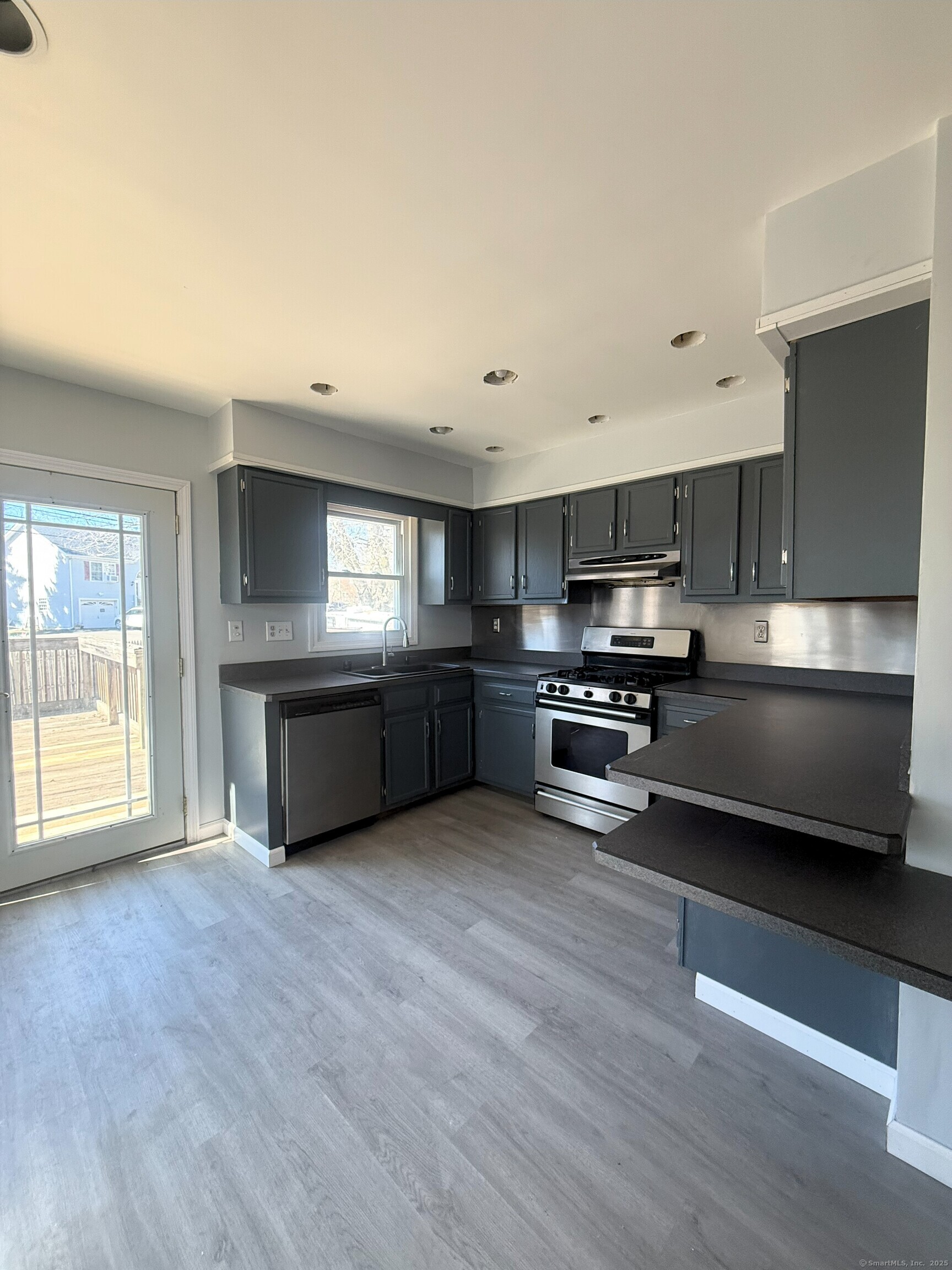 385 Pond Street, Bridgeport, Connecticut image 3