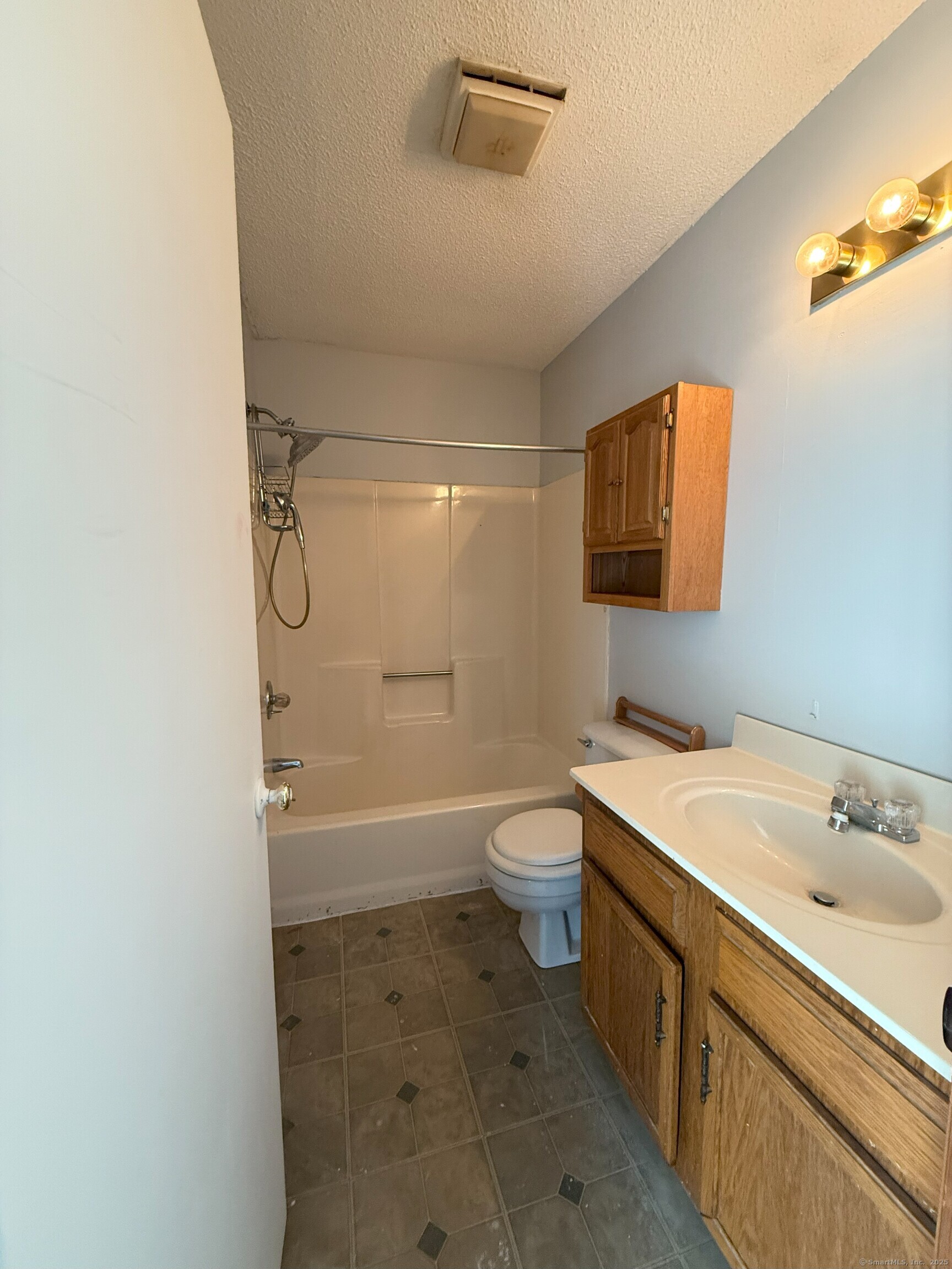 385 Pond Street, Bridgeport, Connecticut image 16