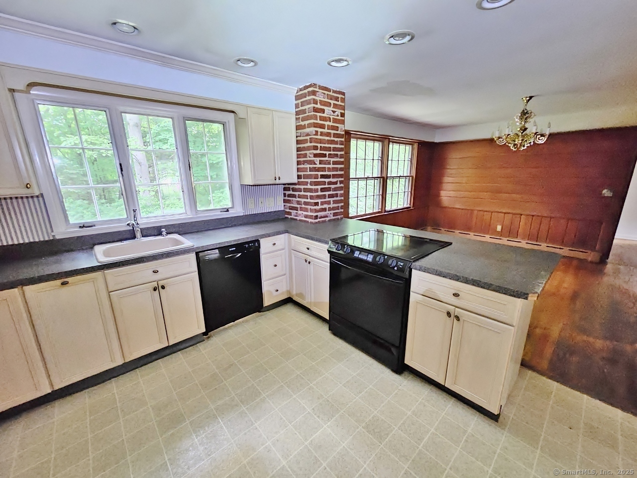 68 Woodland Drive, Cheshire, Connecticut image 10