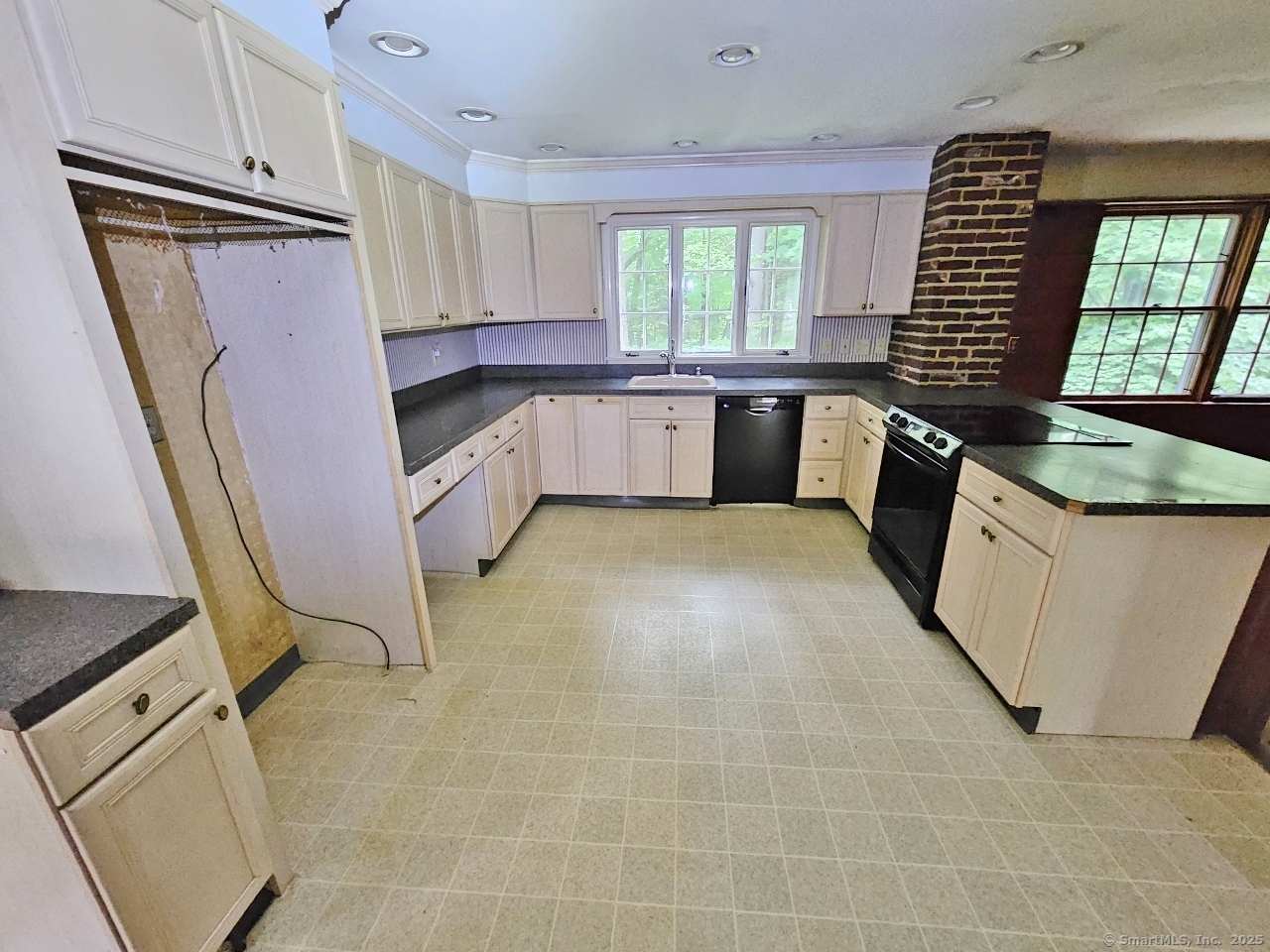 68 Woodland Drive, Cheshire, Connecticut image 6