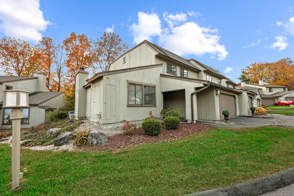 Photo of 44 Applewood Lane #44, Avon, CT 06001 (MLS # 24136025)